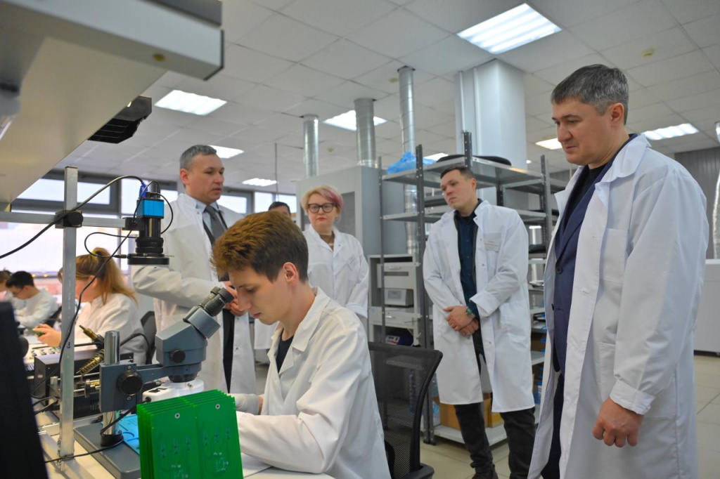 приезд губернатора Компонетика.jpg приезд губернатора Компонетика.jpg